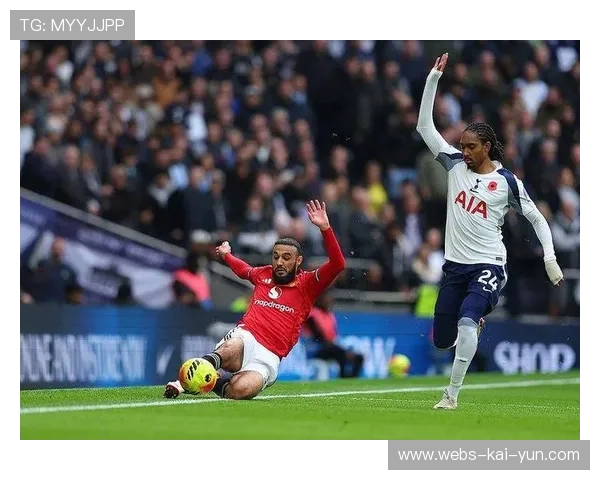 曼联补时阶段上演绝平，德里赫特头球救主2-2战平热刺