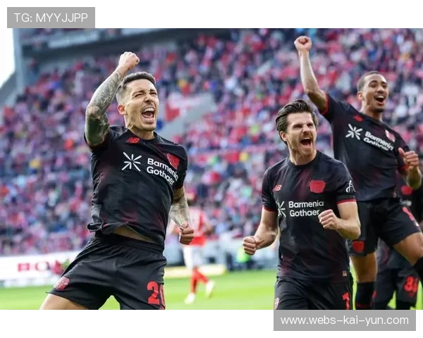 美因茨主帅霍夫曼场边激情指挥，换人调整立竿见影