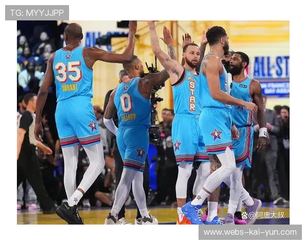 球迷冲入场内致敬退役球星，比赛中断5分钟