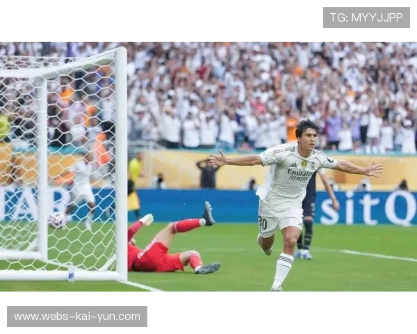 皇马4-1皇家社会，豪取联赛八连胜登顶积分榜